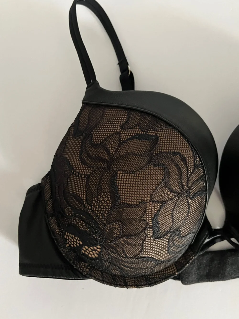 La SENZA Black/Cream Push-Up Plunge with Lace Overlay +Beyond Sexy Pink Bras 32D - Picture 4 of 16